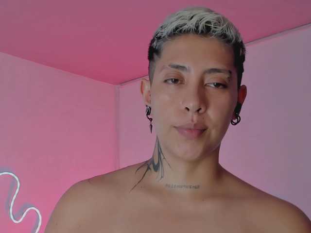 Aleja1214 live cam on BongaCams