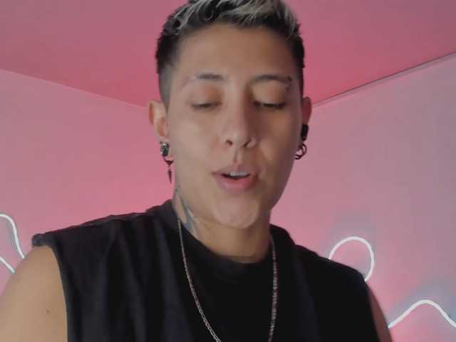 Aleja1214 live cam on BongaCams