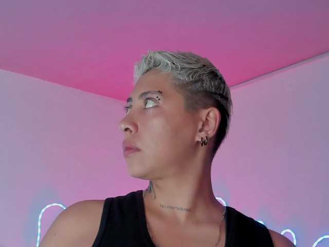 Aleja1214 live cam on BongaCams