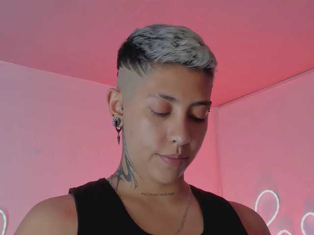 Aleja1214 live cam on BongaCams