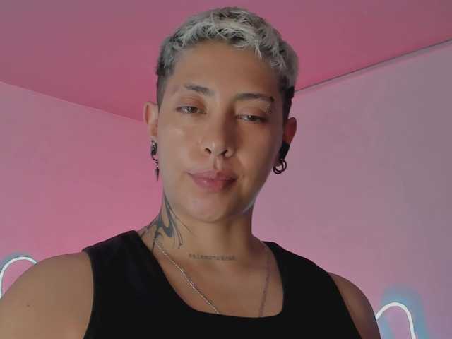 Aleja1214 live cam on BongaCams