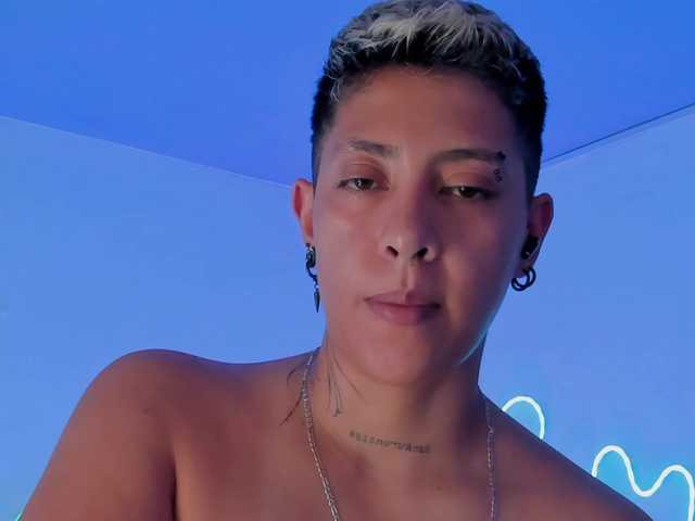 Aleja1214 live cam on BongaCams