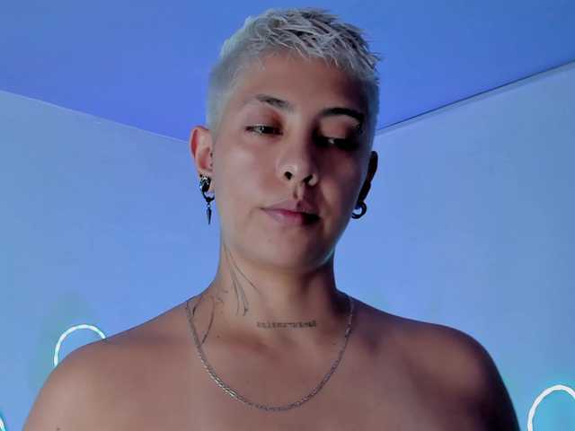Aleja1214 live cam on BongaCams