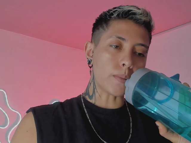 Aleja1214 live cam on BongaCams