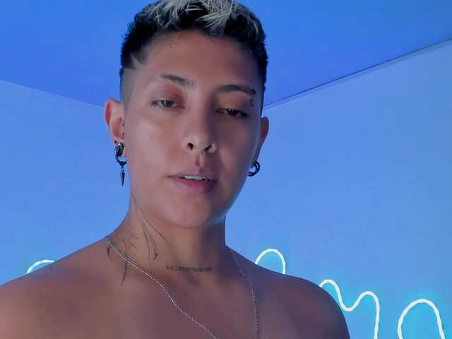 Aleja1214 live cam on BongaCams