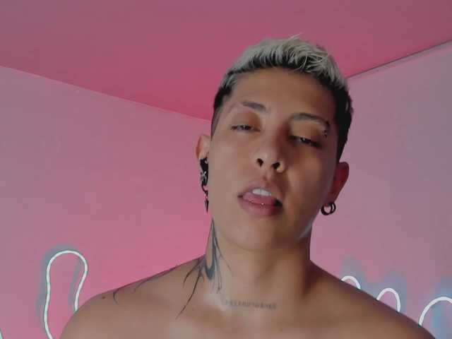 Aleja1214 live cam on BongaCams