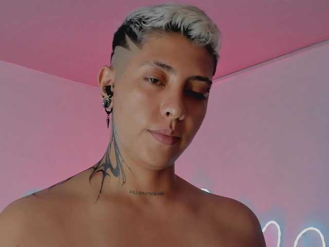 Aleja1214 live cam on BongaCams