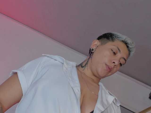Aleja1214 live cam on BongaCams