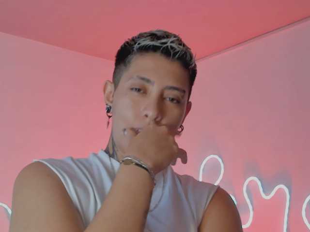 Aleja1214 live cam on BongaCams