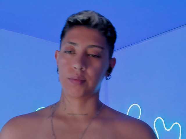 Aleja1214 live on BongaCams