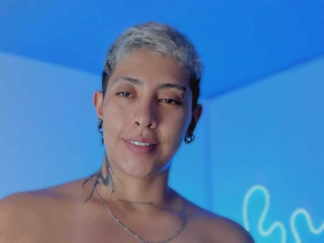 Aleja1214 live cam on BongaCams