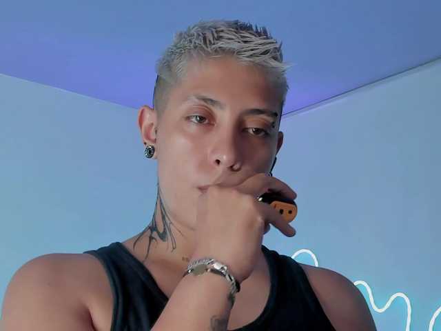 Aleja1214 live cam on BongaCams