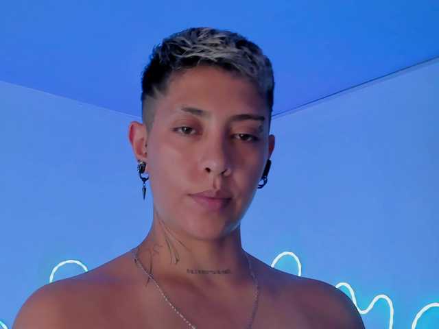 Aleja1214 live cam on BongaCams
