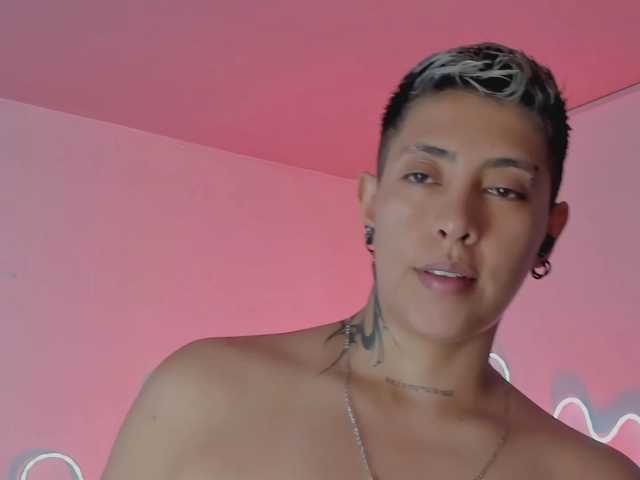 Aleja1214 live cam on BongaCams