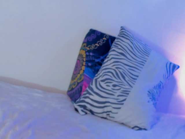 Aleja1214 live cam on BongaCams