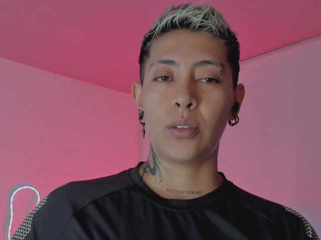 Aleja1214 live cam on BongaCams