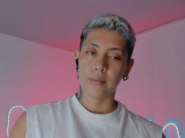 Aleja1214 live cam on BongaCams