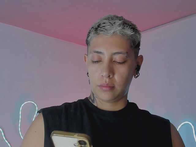 Aleja1214 live cam on BongaCams