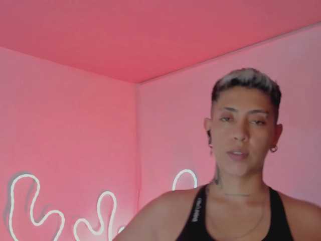 Aleja1214 live cam on BongaCams