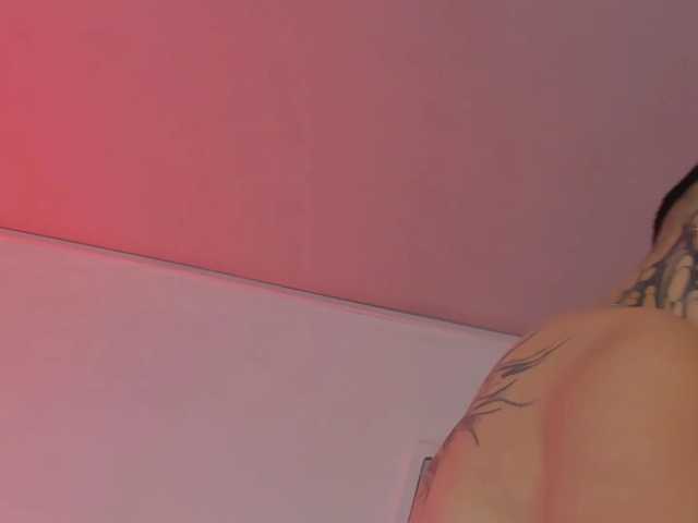 Aleja1214 live cam on BongaCams