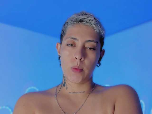 Aleja1214 live cam on BongaCams