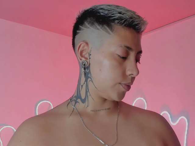 Aleja1214 live cam on BongaCams