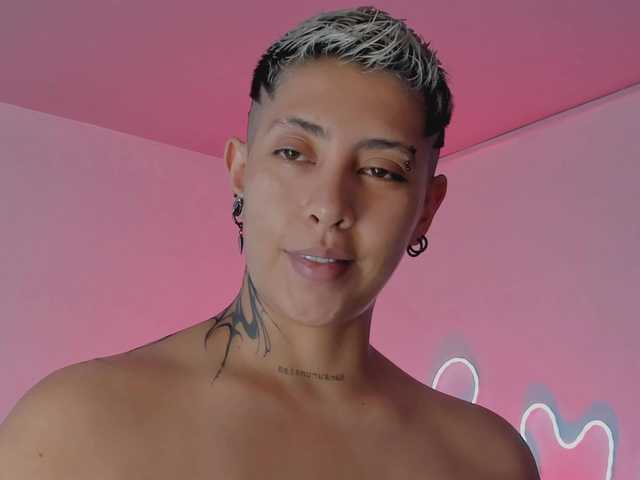 Aleja1214 live cam on BongaCams