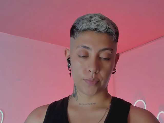 Aleja1214 live cam on BongaCams