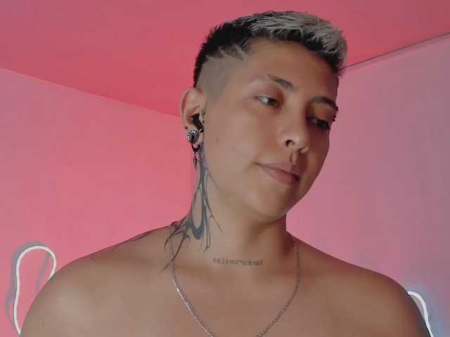 Aleja1214 live cam on BongaCams