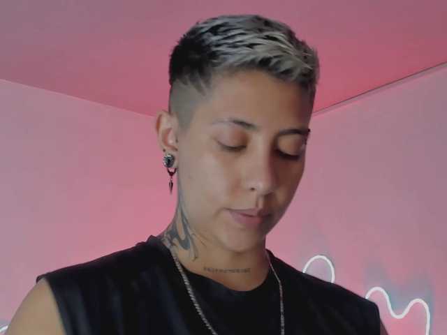 Aleja1214 live cam on BongaCams