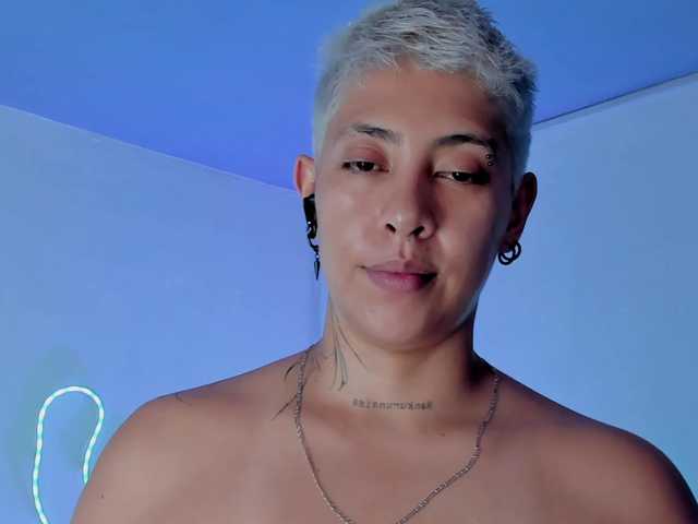 Aleja1214 live cam on BongaCams