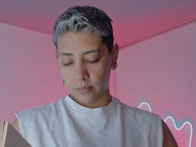 Aleja1214 live cam on BongaCams