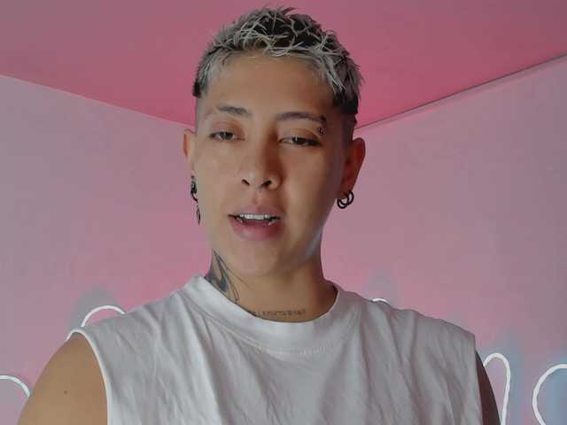 Aleja1214 live cam on BongaCams