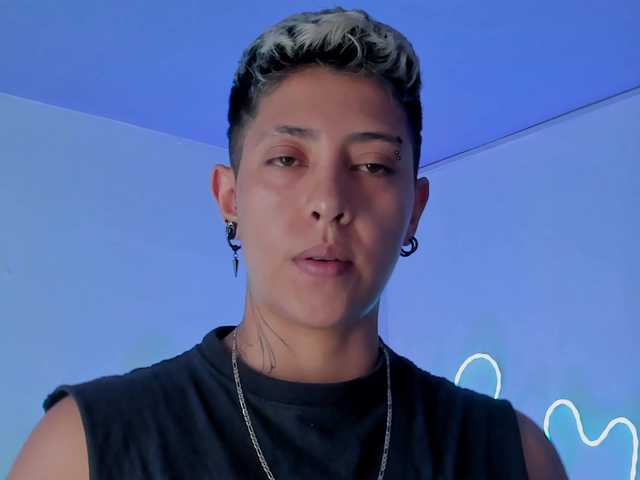 Aleja1214 live cam on BongaCams