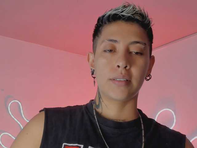 Aleja1214 live cam on BongaCams