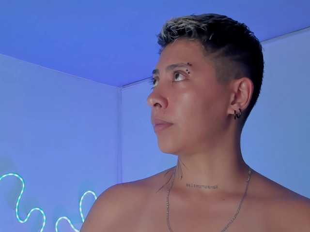 Aleja1214 live cam on BongaCams