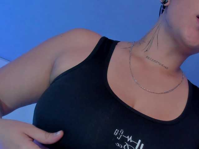 Aleja1214 live cam on BongaCams