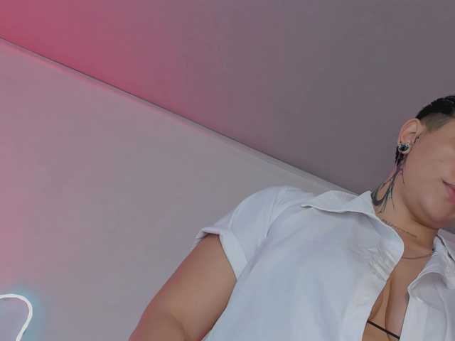 Aleja1214 live cam on BongaCams