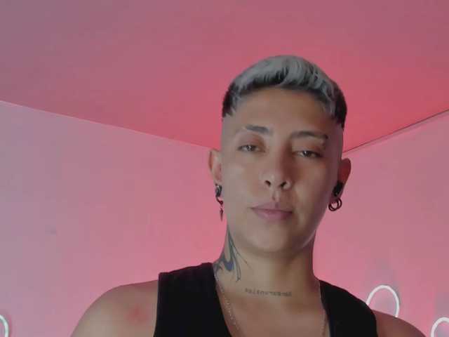 Aleja1214 live cam on BongaCams