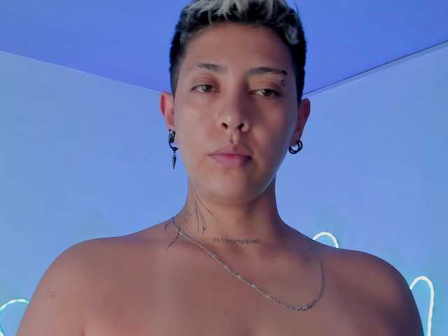 Aleja1214 live cam on BongaCams