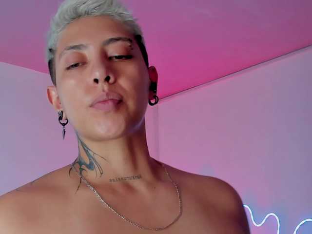 Aleja1214 live cam on BongaCams