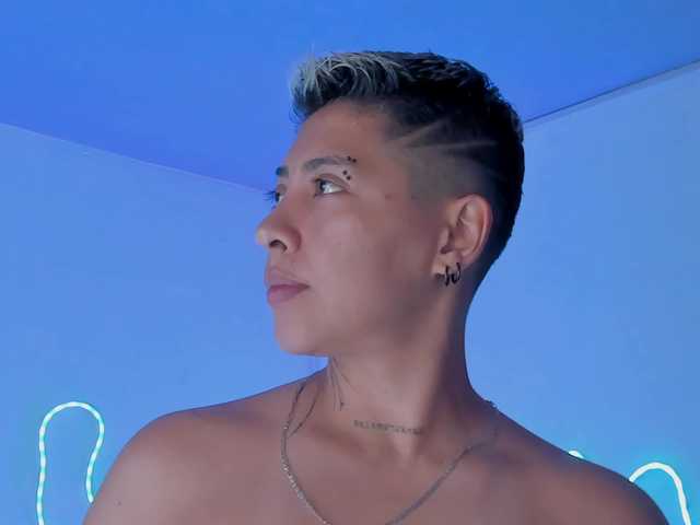 Aleja1214 live cam on BongaCams
