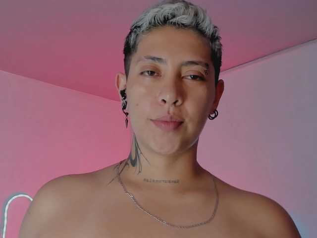 Aleja1214 live cam on BongaCams