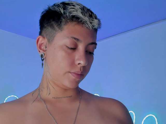 Aleja1214 live cam on BongaCams