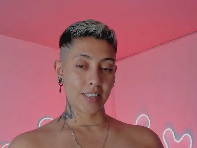 Aleja1214 live cam on BongaCams