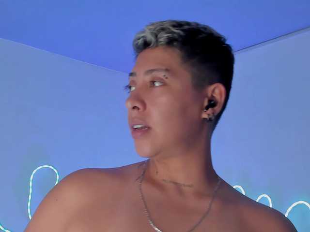 Aleja1214 live cam on BongaCams