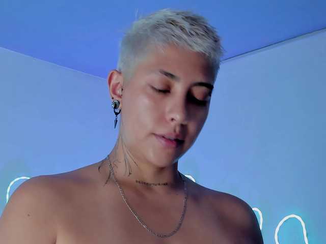 Aleja1214 live cam on BongaCams