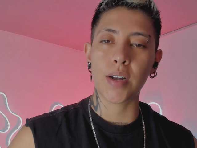 Aleja1214 live cam on BongaCams