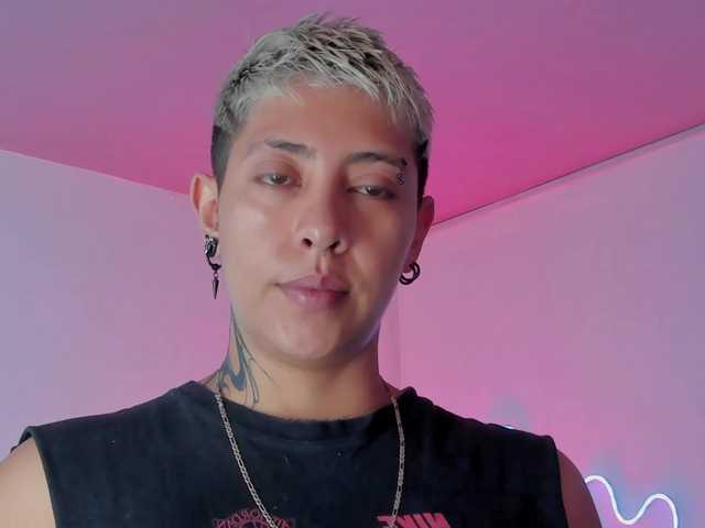 Aleja1214 live cam on BongaCams