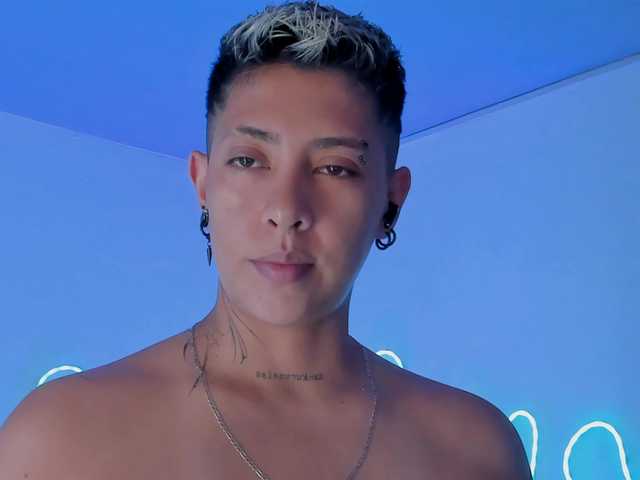 Aleja1214 live cam on BongaCams